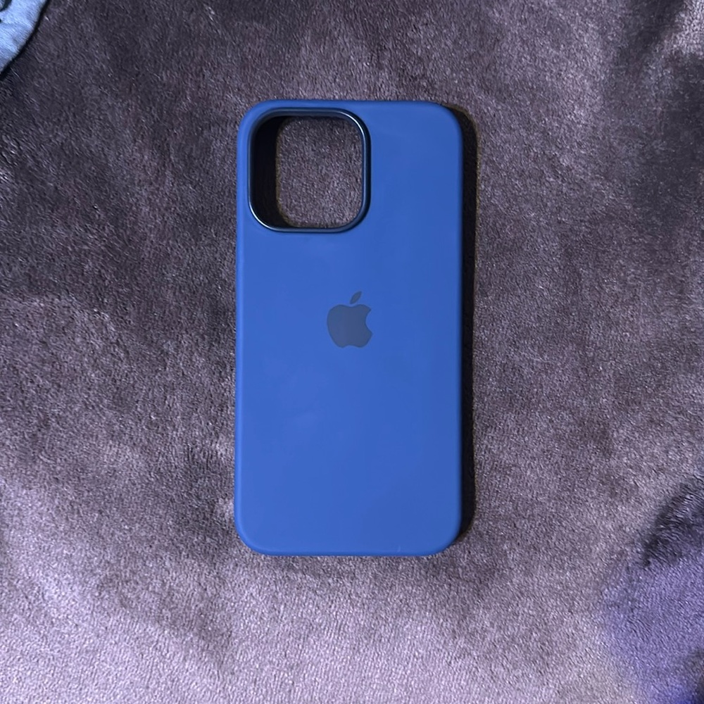 iPhone 13 Pro silicon case MagSafe Apple